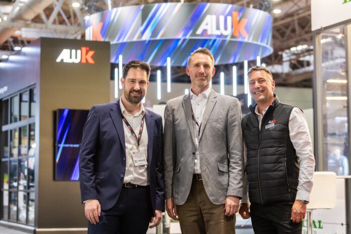 ALUK386 Daniel Ellison (centre) from ESH Projects with Russell Yates (left) and Paul Greenaway (right) from AluK pictured at FIT