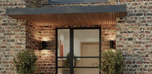 AluK enhances Heritage door system