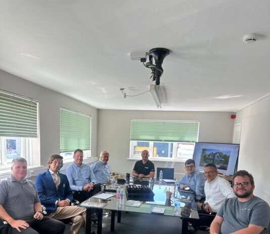 Salisbury Glass partners with Stellar Aluminium